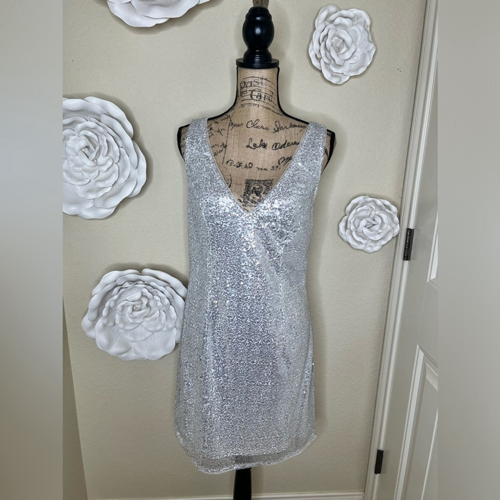 Kate Kasin Silver Sequined Sleeveless V Neck Cocktail Dress Size Large